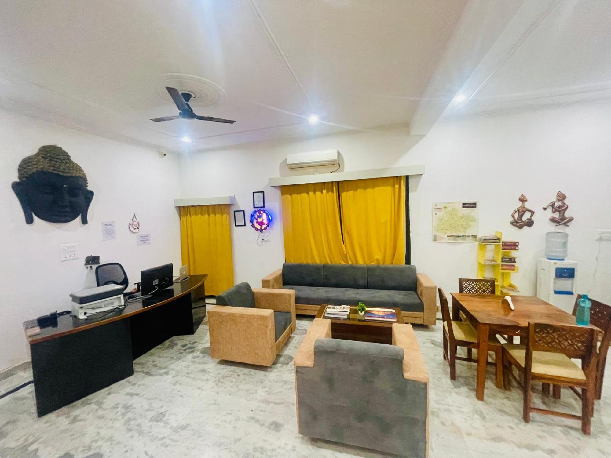 Khajurāho La Curcuma Luxury Homestay المظهر الخارجي الصورة